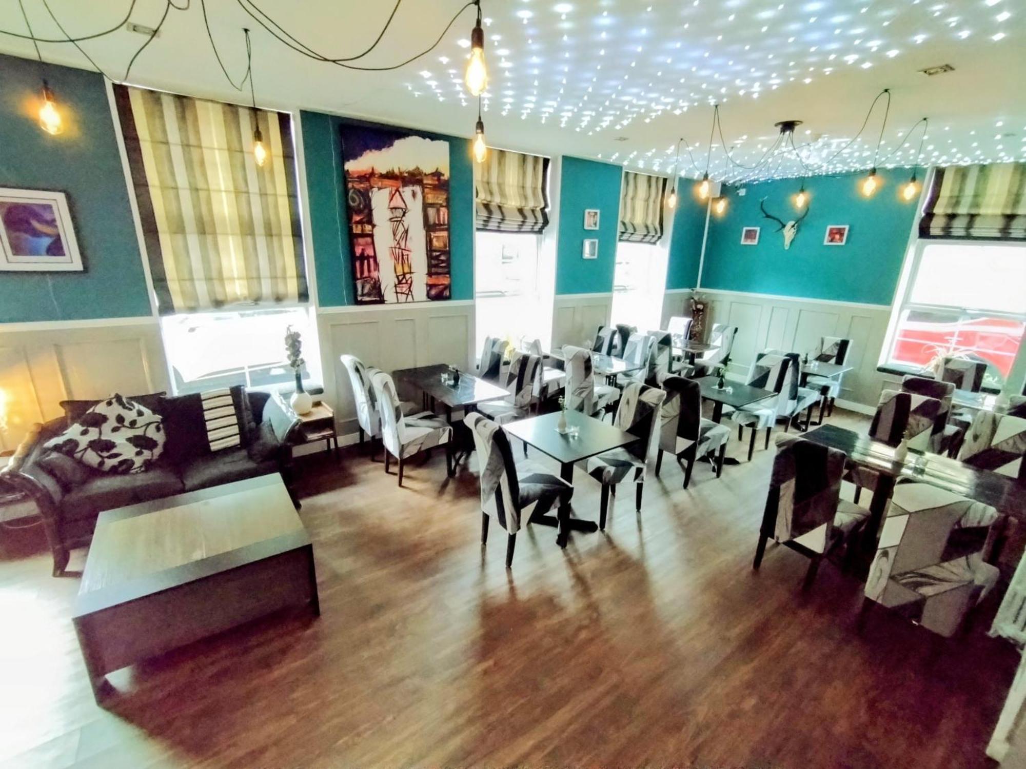 Oyo Gin House Hotel Грийнок Екстериор снимка