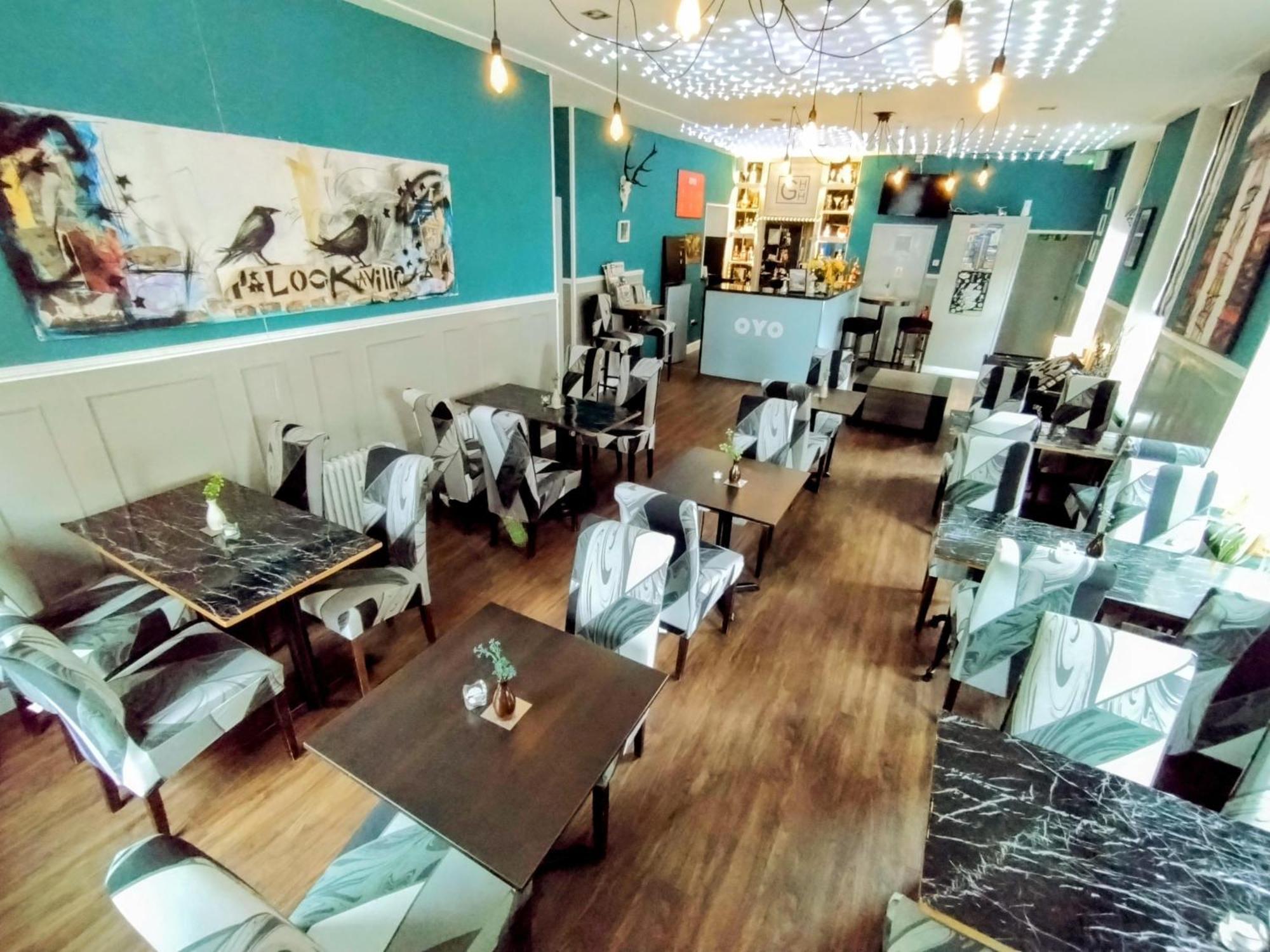 Oyo Gin House Hotel Грийнок Екстериор снимка