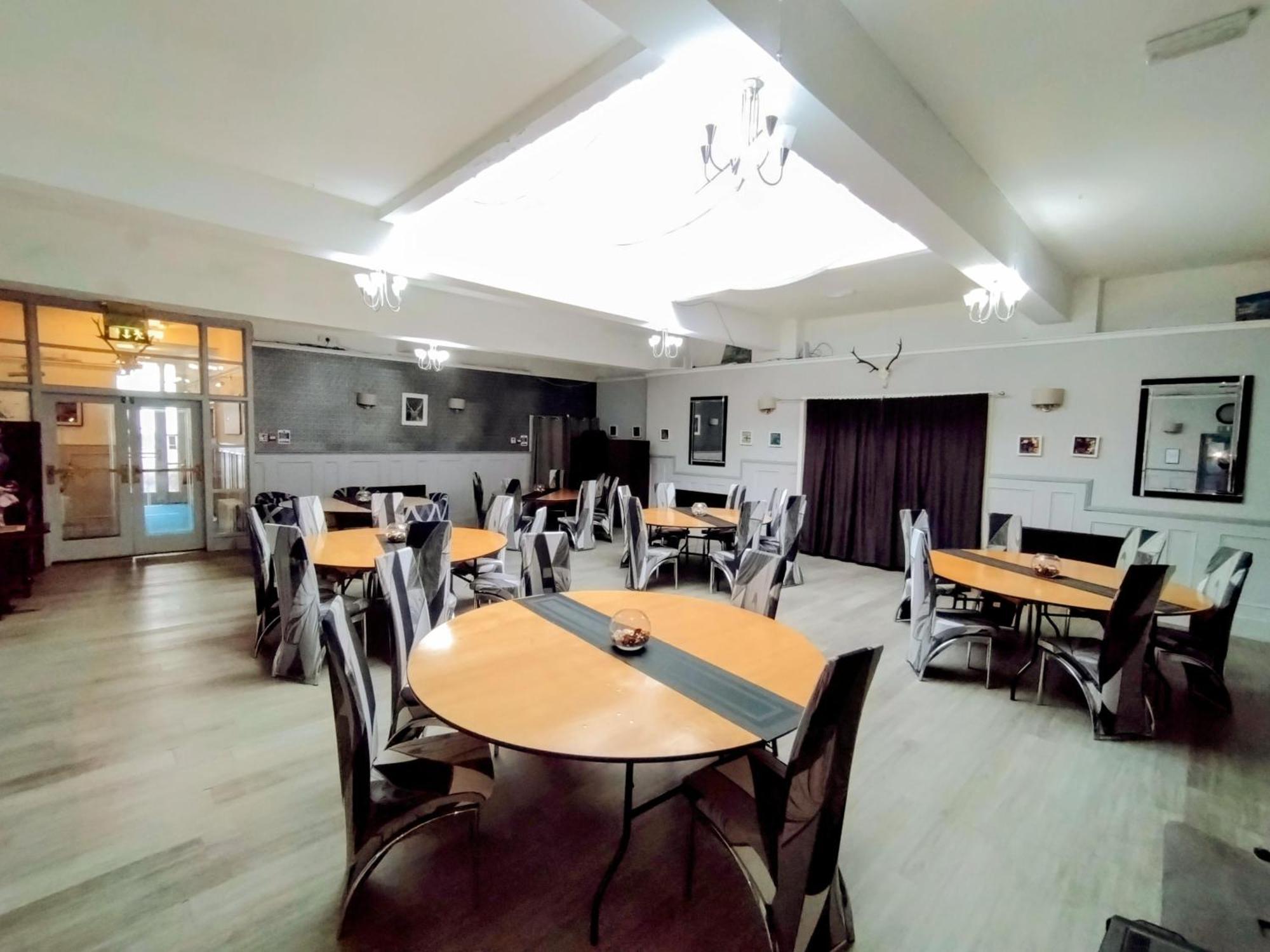 Oyo Gin House Hotel Грийнок Екстериор снимка