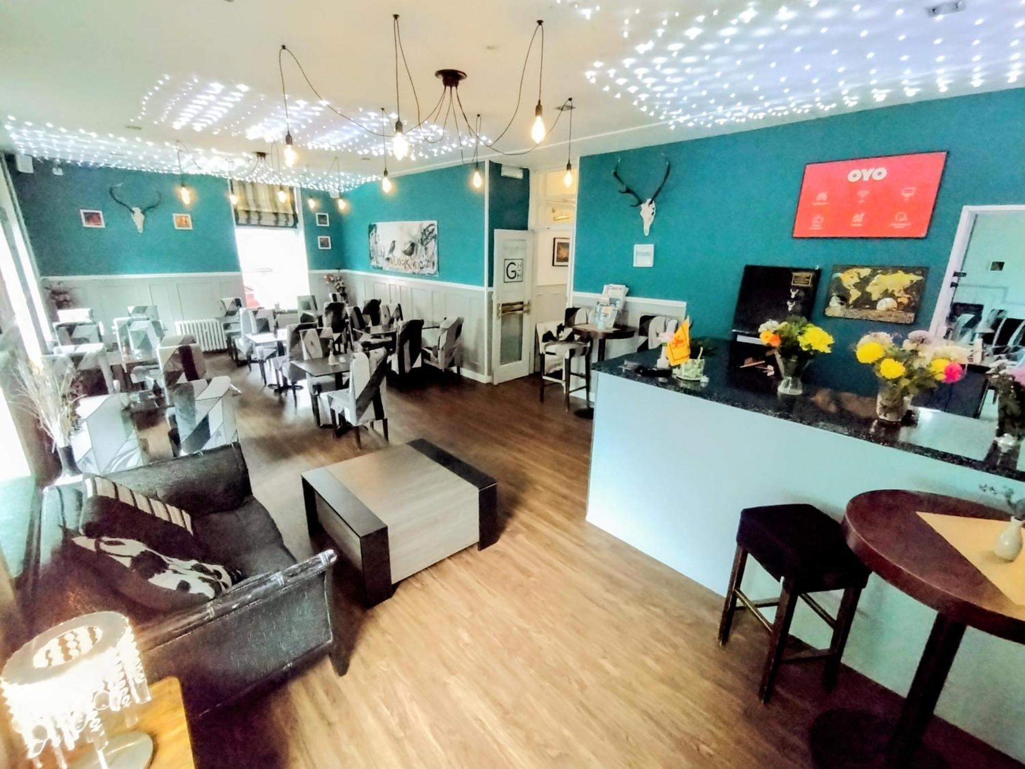 Oyo Gin House Hotel Грийнок Екстериор снимка