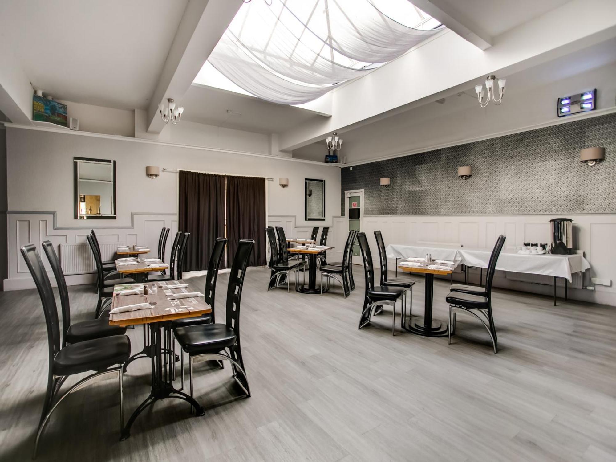 Oyo Gin House Hotel Грийнок Екстериор снимка