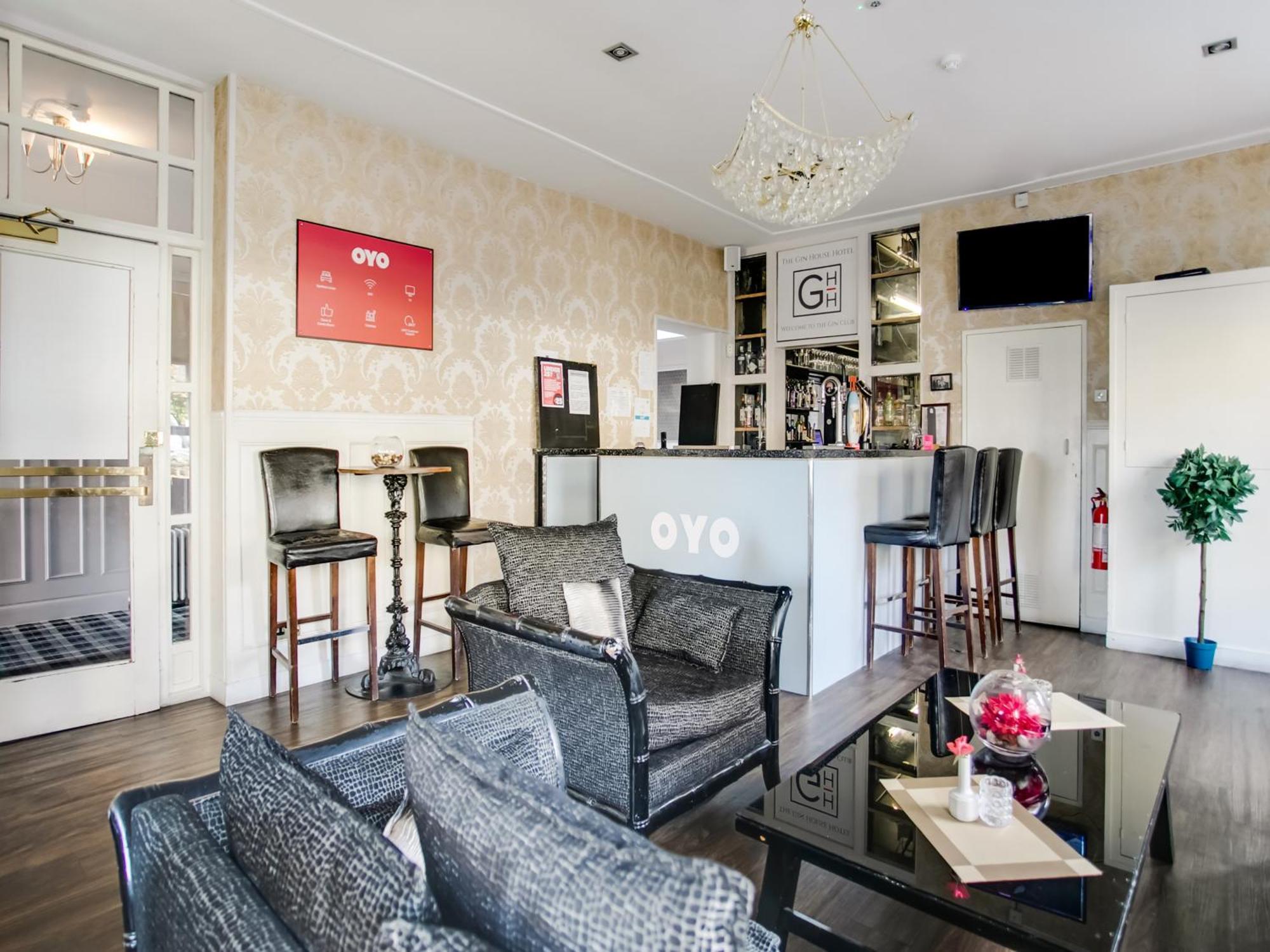 Oyo Gin House Hotel Грийнок Екстериор снимка