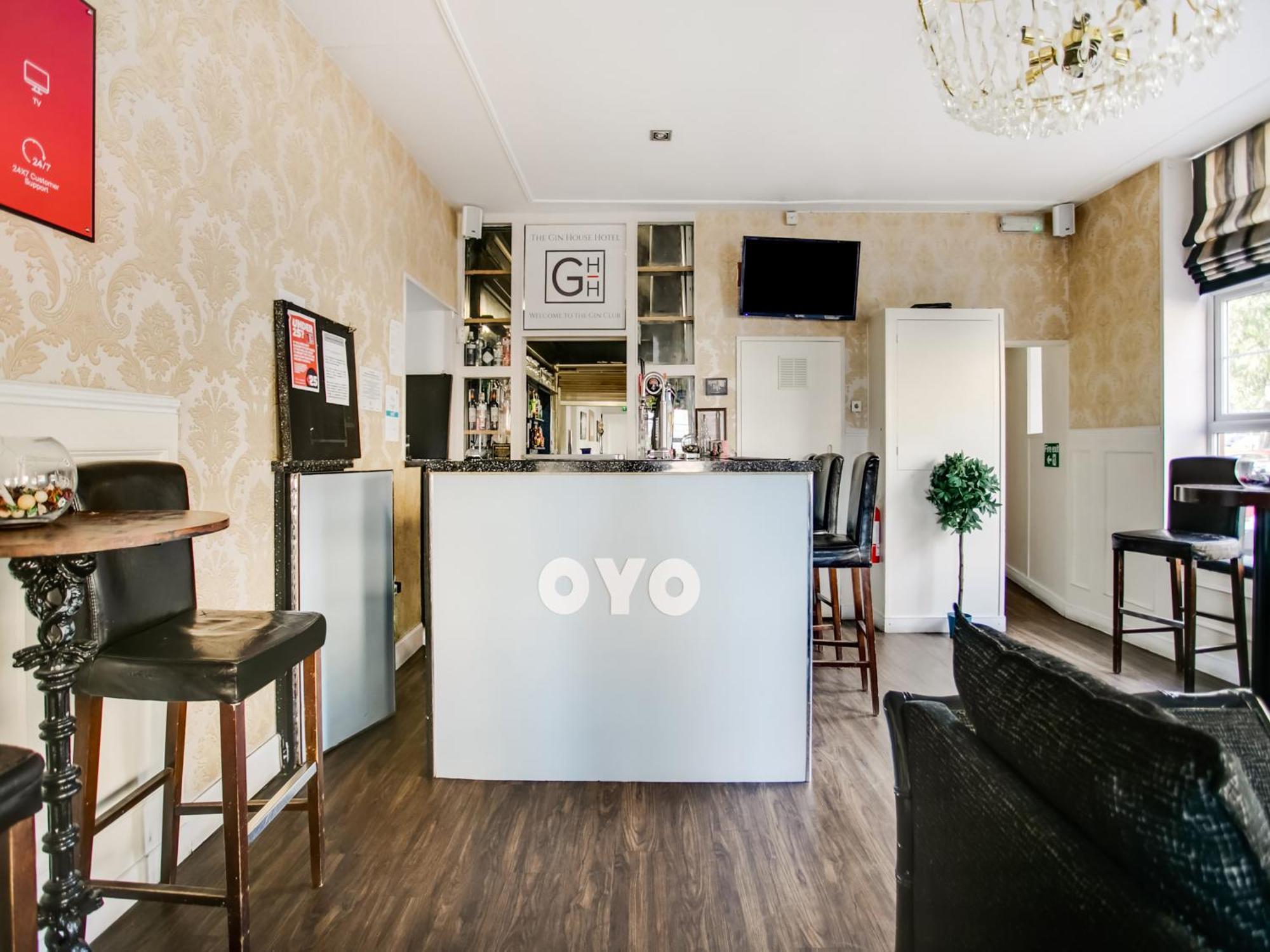 Oyo Gin House Hotel Грийнок Екстериор снимка