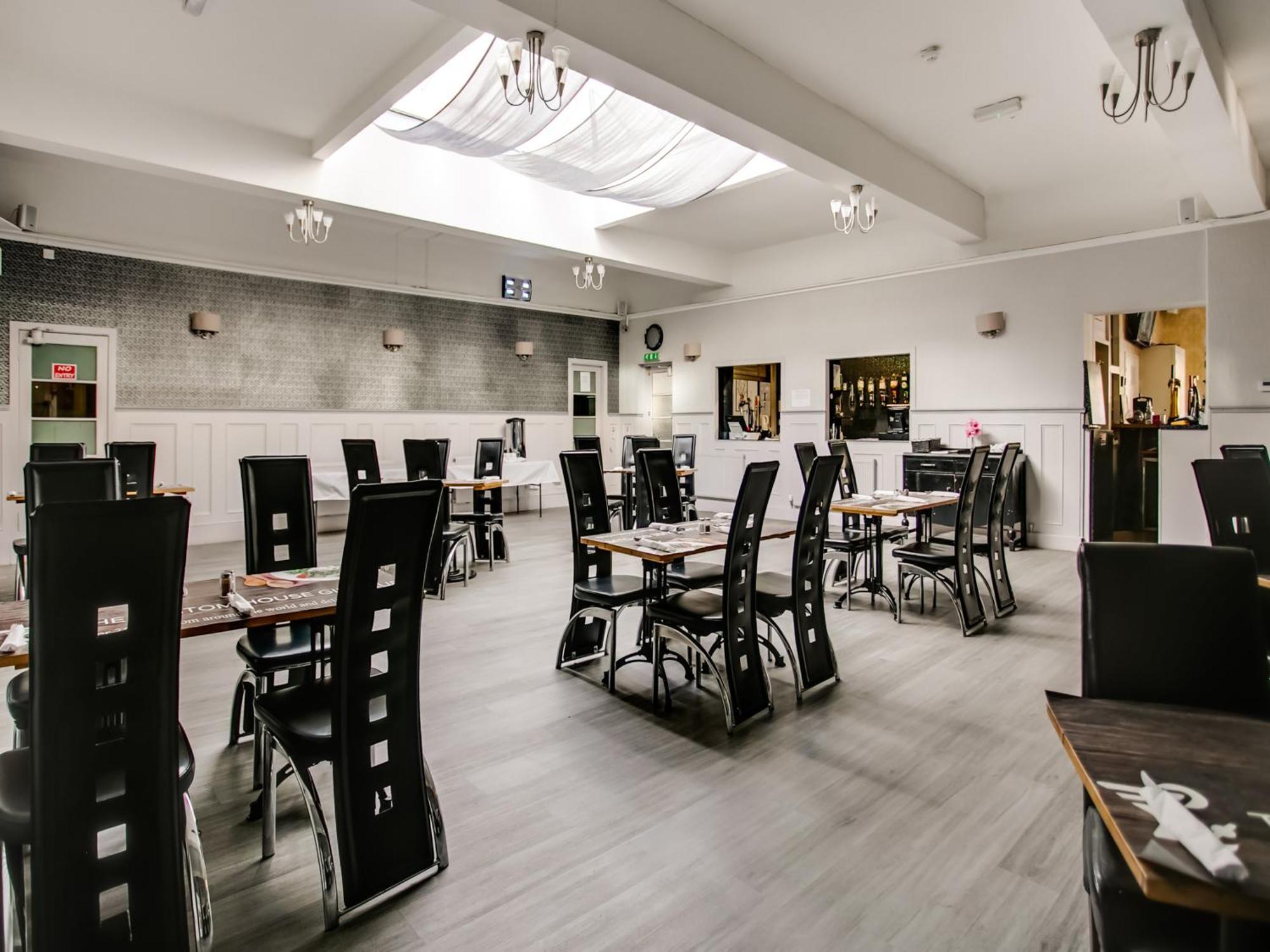 Oyo Gin House Hotel Грийнок Екстериор снимка