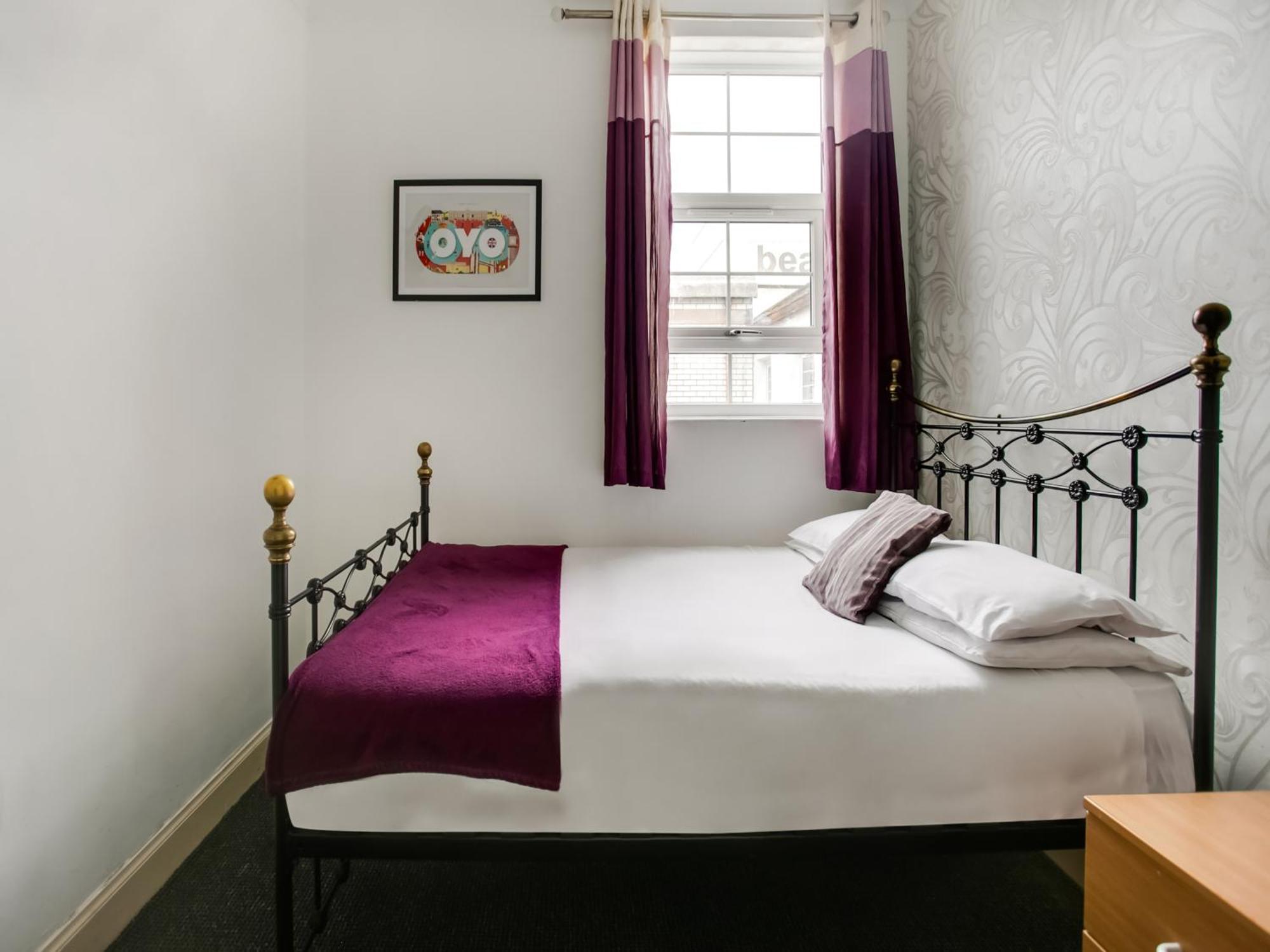 Oyo Gin House Hotel Грийнок Екстериор снимка