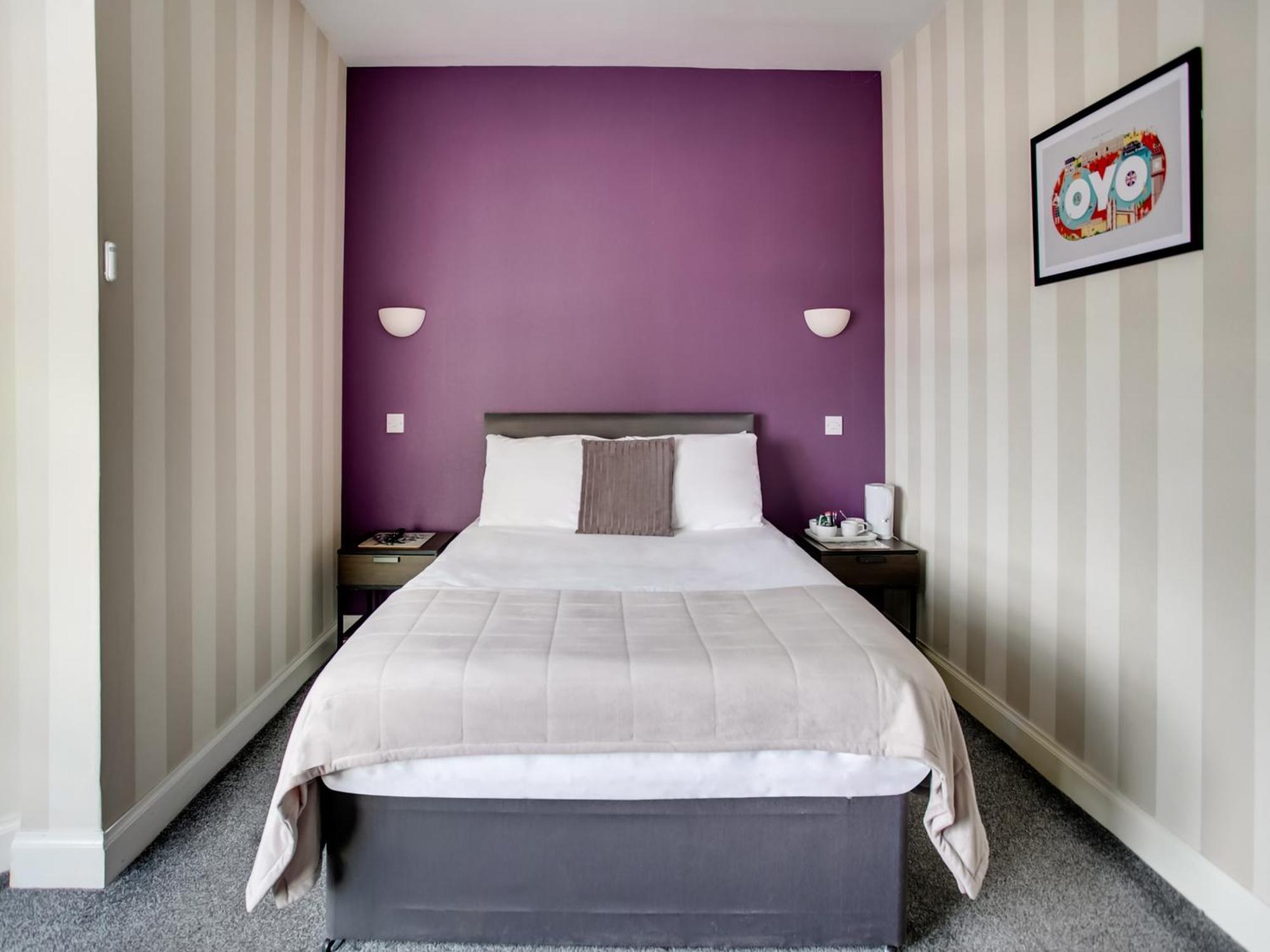 Oyo Gin House Hotel Грийнок Екстериор снимка