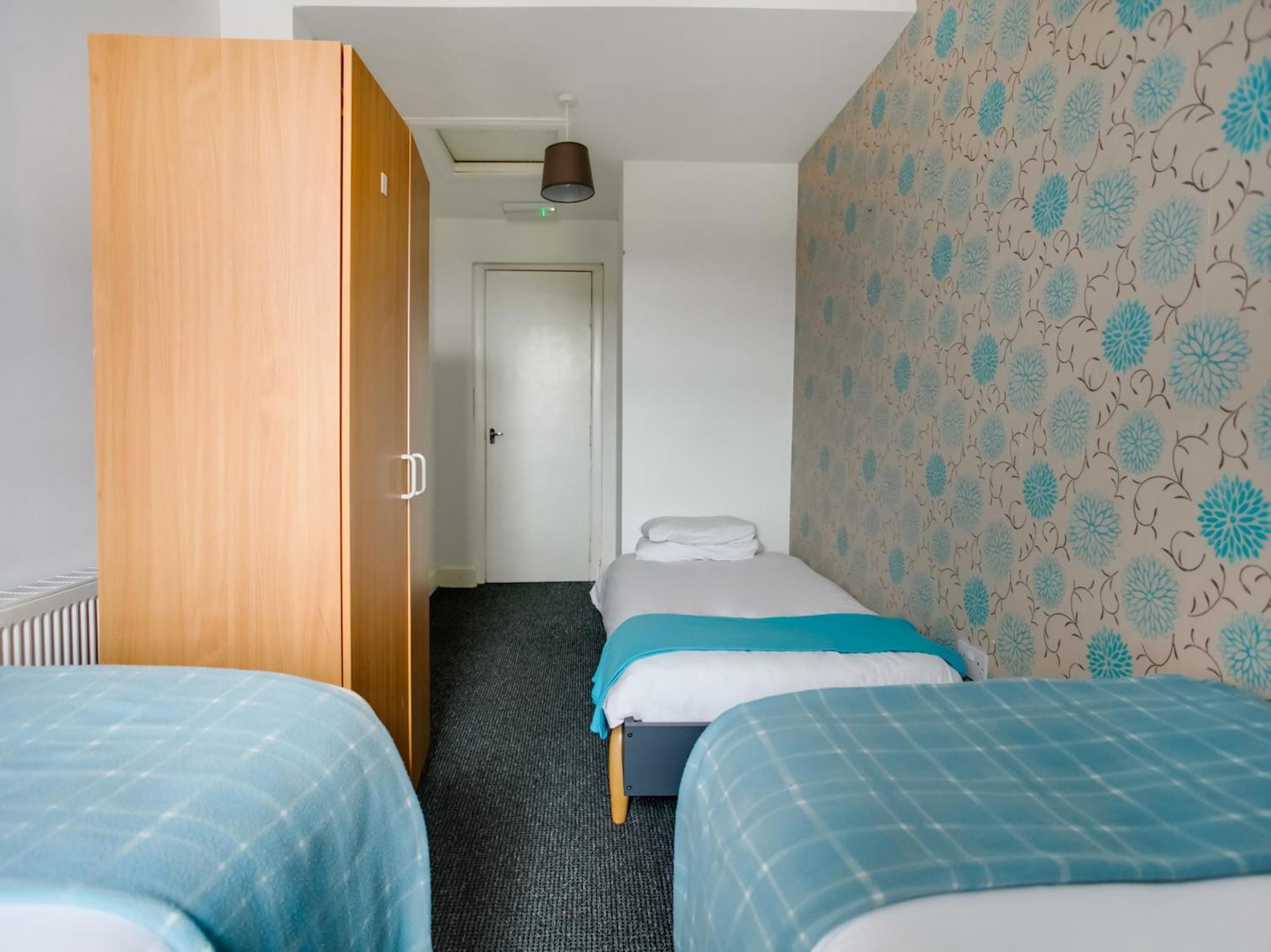 Oyo Gin House Hotel Грийнок Екстериор снимка